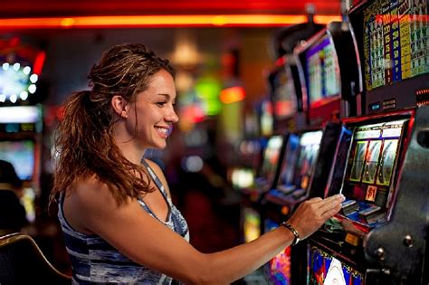 how to play slot machines at casino.